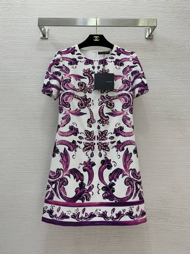 Dolce & Gabbana's new high-end custom-made front piece is heavily decorated with