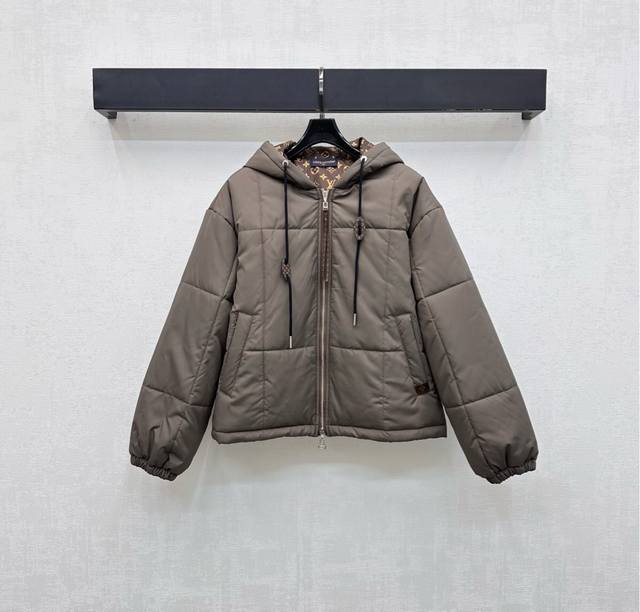 Louis Vuitto* 2025 new arrivals. Custom-made hooded padded jacket made of premiu