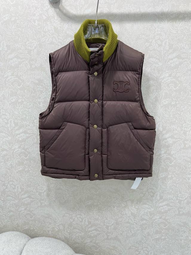 Celin*'s new 25 down vest is a custom-made product. The collar is made of exquis