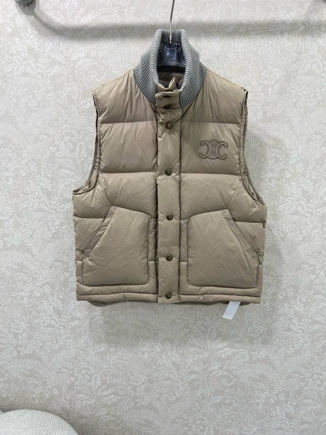 Celin*'s new 25 down vest is a custom-made product. The collar is made of exquis
