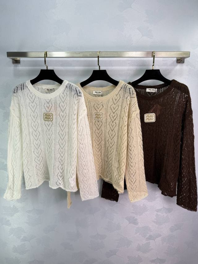 Miu*25 new fall/winter sweater with classic quilted pattern. Gold logo embroider