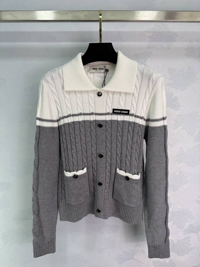 Miu*25 Early Fall new white lapel knitted cardigan with a gray and white colorbl