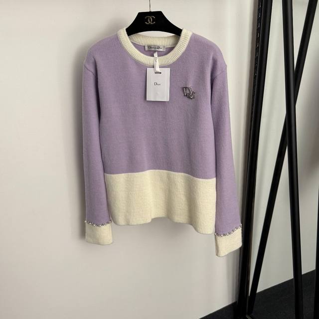 Style No. 20255910 Dio* new logo brooch and pearl cuffs colorblock pullover lon