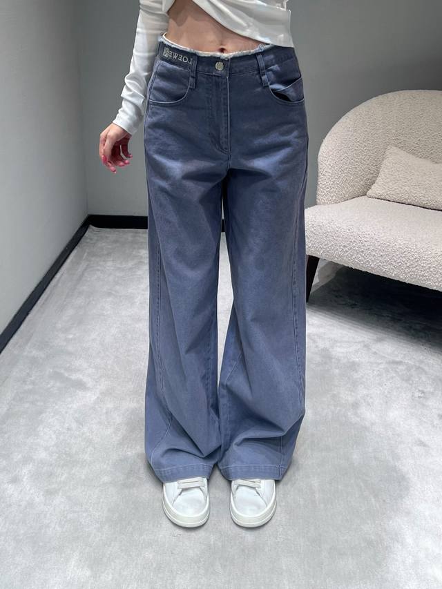 Loew* 2025Fw Fall/Winter debut denim trousers. Multiple washes create a premium,