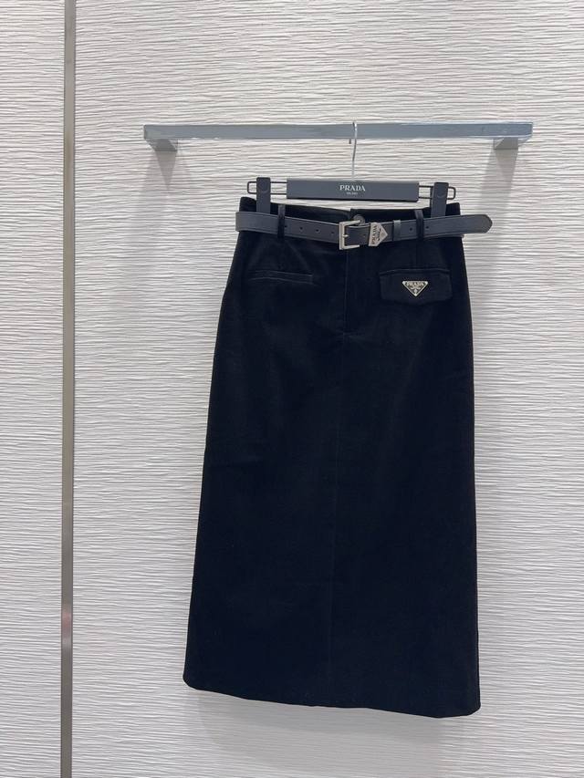 prad* 2025Fw new skirt is another fashionista favorite! Exquisite details, every