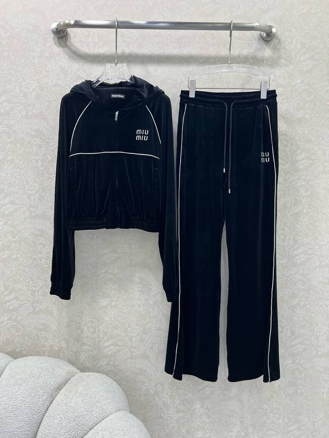 Miumi*25's new casual velvet tracksuit features a custom-made hooded jacket and