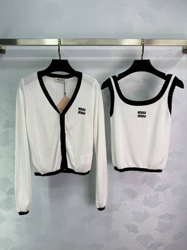 Miu*25 new fall/winter knitted cardigan vest two-piece set. White lace trimmings