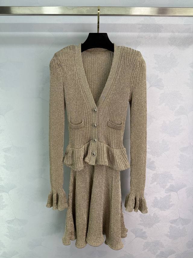 Se*25 New fall/winter gold V-neck knit dress with a faux two-piece design and ru