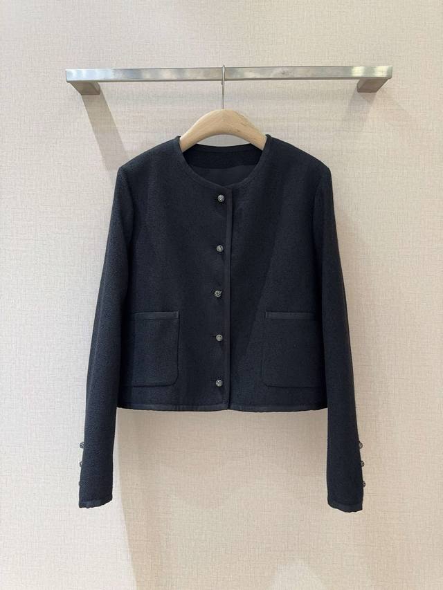 D's new fall/winter arrival ~ Chanel-style jacket. This short, round-neck, singl