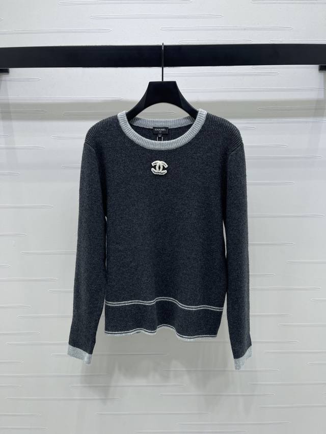 New, original, high-quality Chane* 2025 Early Fall collection! Crew-neck long-s
