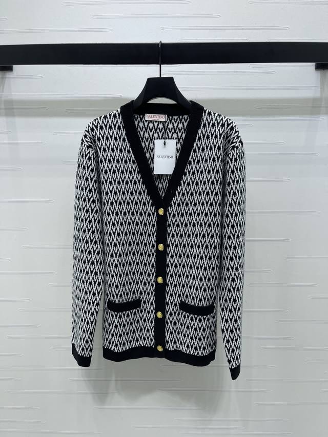 New, original, high-quality Valentin* 2025 Early Fall collection! V-neck jacqua