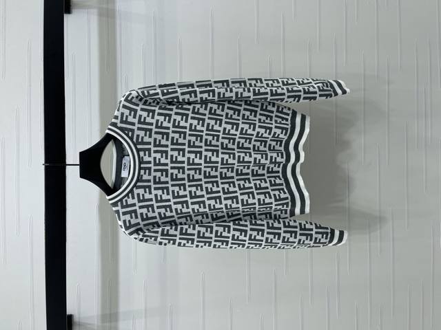 New, original, high-end quality, Fend* 2025 Early Fall collection! Jacquard kni
