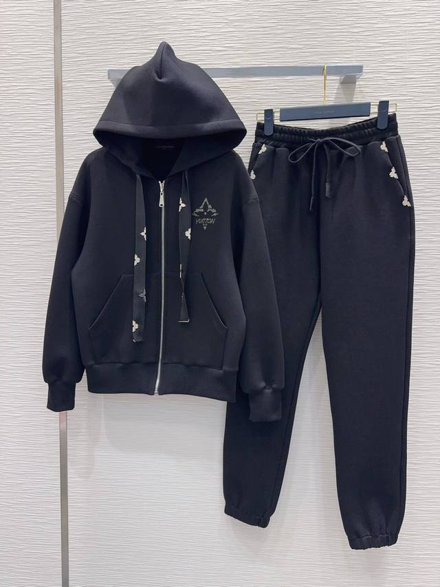 Louis Vuitto*2025Fw latest fashion suits are classic and stylish, with a natural