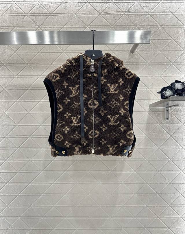 Louis Vuitto*2025 New Arrivals Hooded Teddy Plush Vest Made of custom Yb polar f