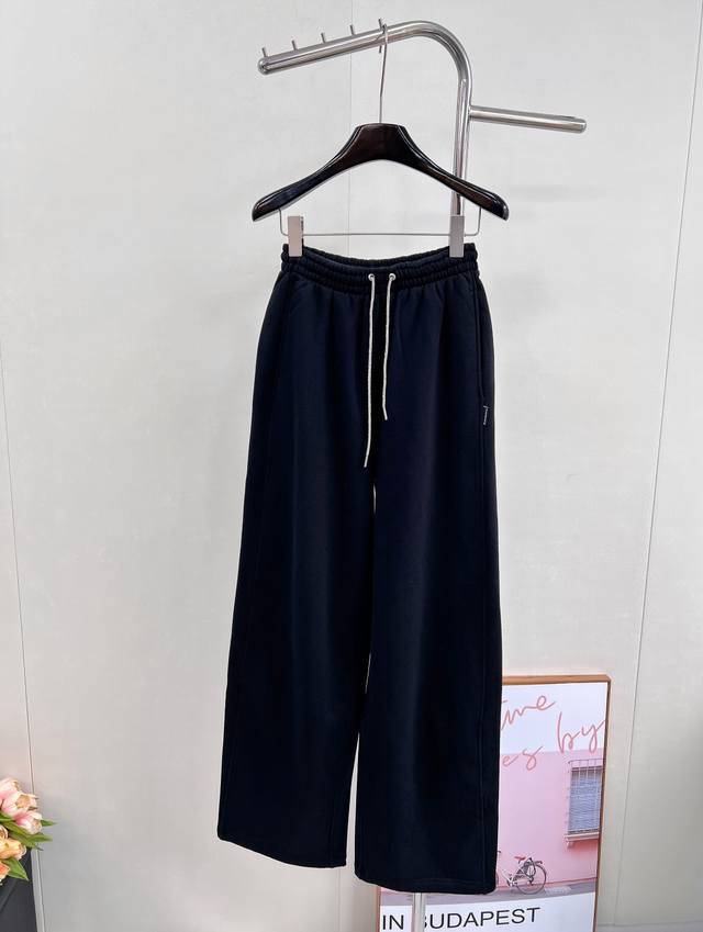 Alexanderwang's new fall 2025 sweatshirt set is a must-have for fall and winter.