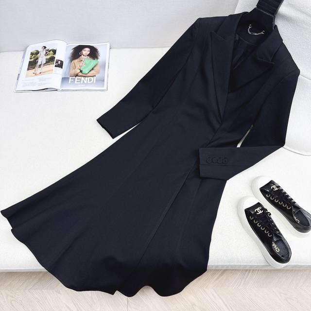 Exclusive first release: Fd 25Ss, the latest all-match black long suit coat for