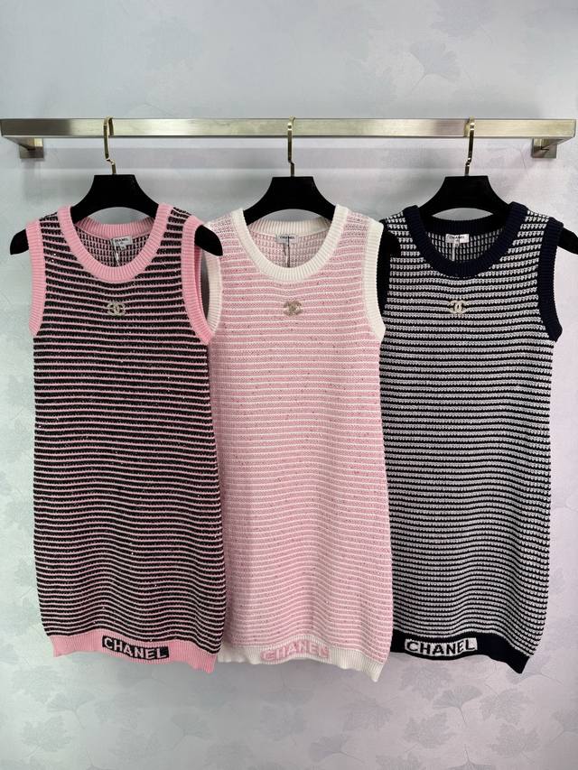 Ch*25 New early fall striped knitted vest dress, embellished with a classic doub