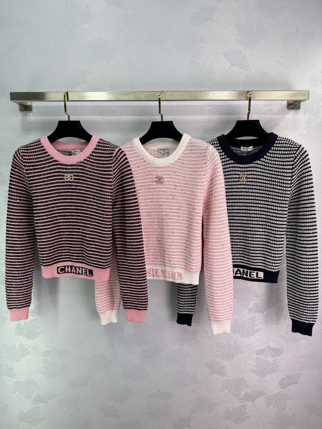 Ch*25 New early fall striped knitted long-sleeved top, embellished with a classi