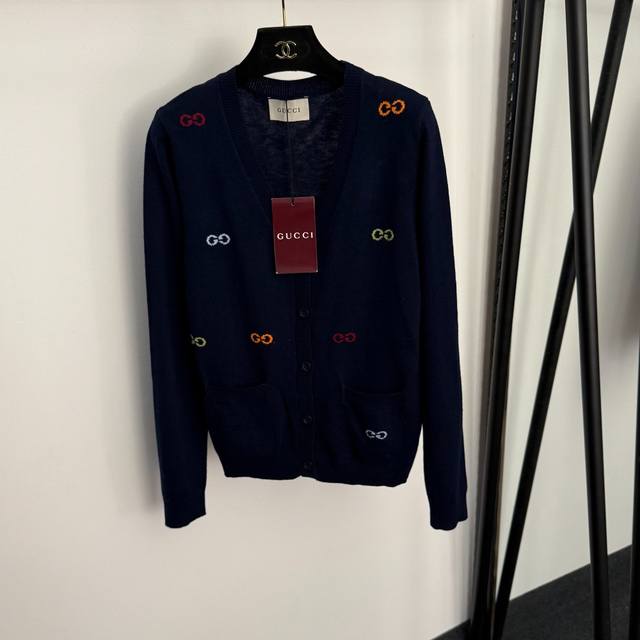 Style No. 20255871 Gucc* New contrast color Gg letter V-neck long-sleeved knitt