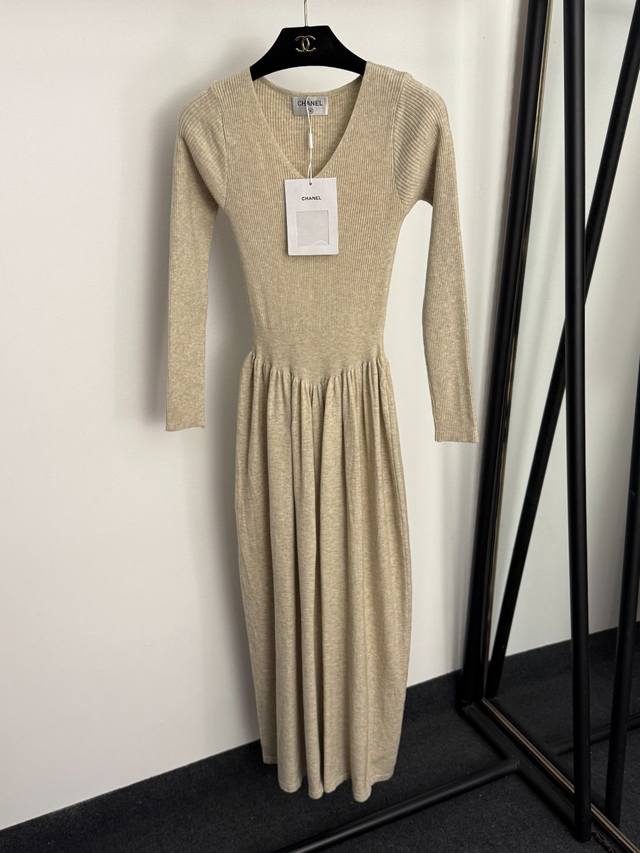 Style No. 20255859 Chane* new flocked logo patch V-neck waist knitted long-slee