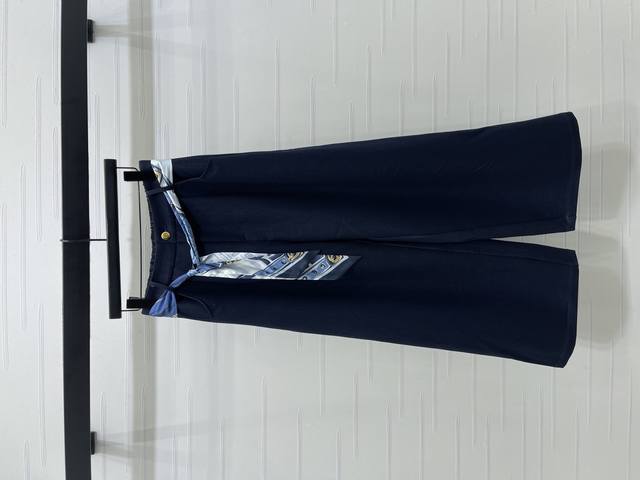 New, original, high-quality Fend* 2025 Early Fall collection! Double F silk sca