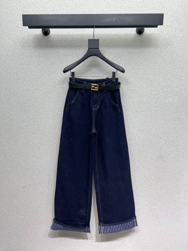 Fd wide-leg straight-leg jeans with cuffs. Smart, stylish, and perfect for every