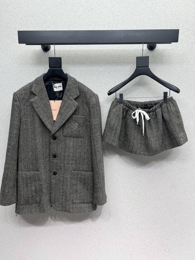 Buy the Miu wool blazer and skirt separately! The texture is rich and the crafts