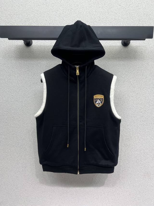 L's double-sided lamb plush vest is smart, neat and fashionable, and is recommen