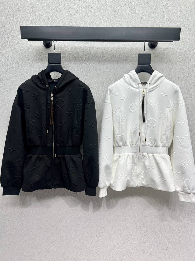 L's series of classic jacquard waist-length hooded jackets are available separat