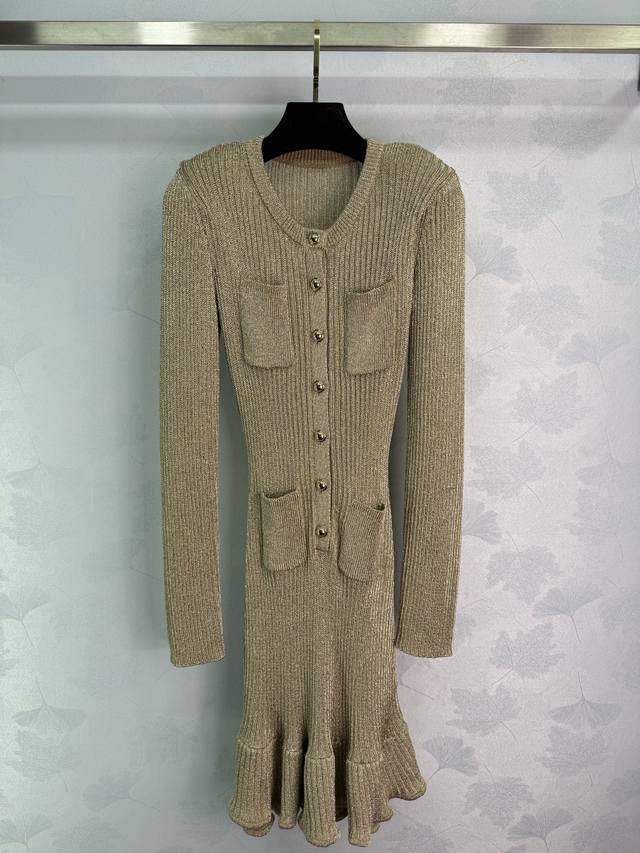 Se*2025 autumn and winter new style gold knitted dress with exquisite buttons an