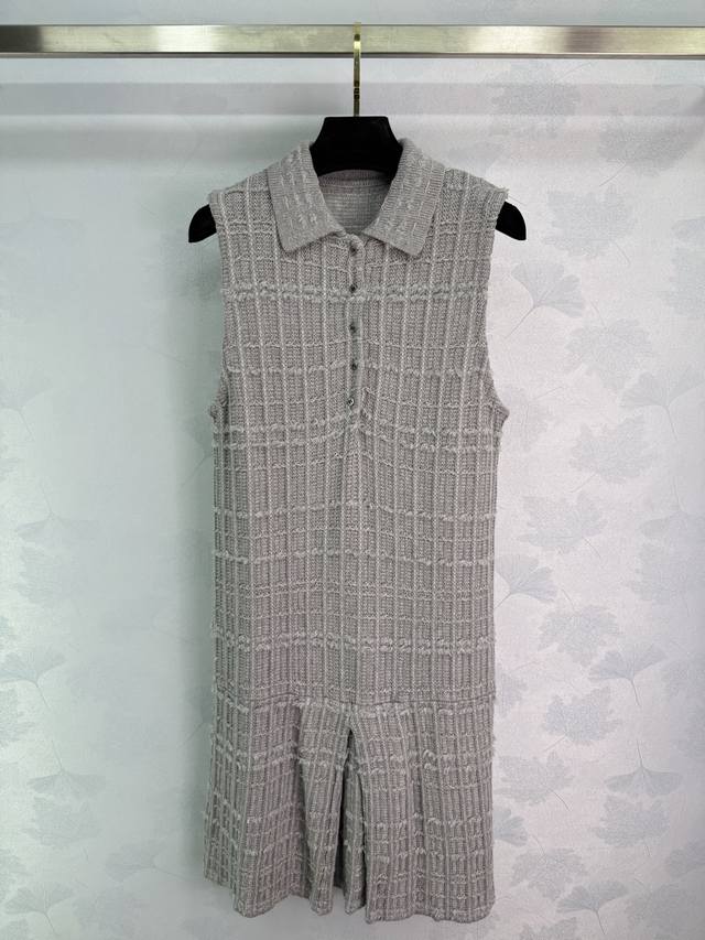 Tb*25 New Early Fall Knit Dress with Lapel, Sleeveless, Plaid-Woven Texture Desi