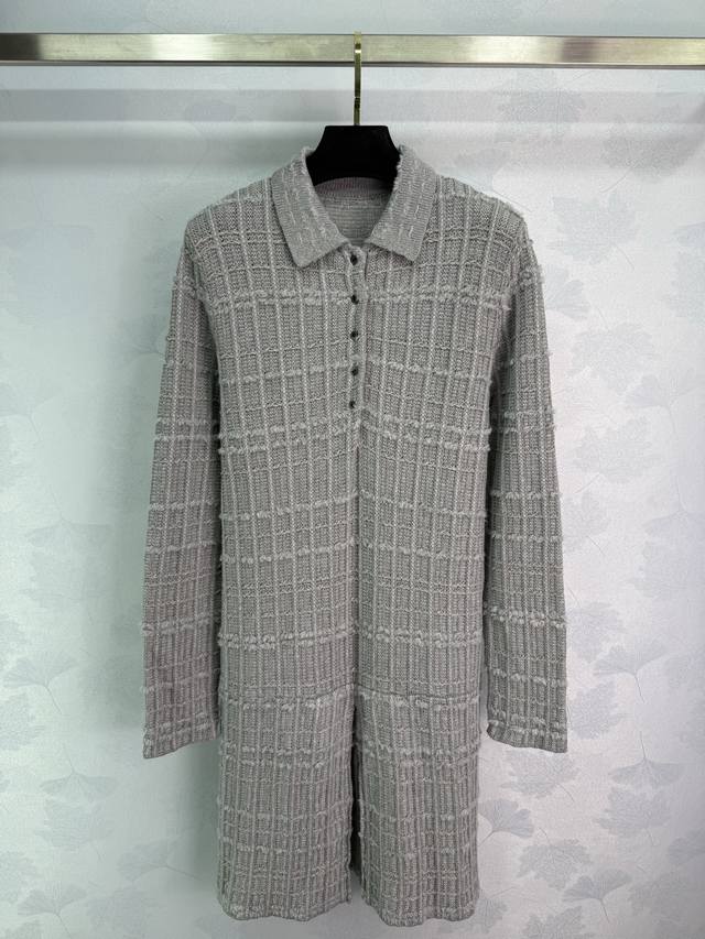 Tb*25 New early fall knit dress with a lapel and long sleeves. Plaid texture des
