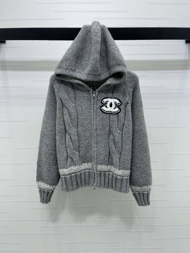 New, original, high-quality Chane* 2025 Early Fall Collection! Double C hooded