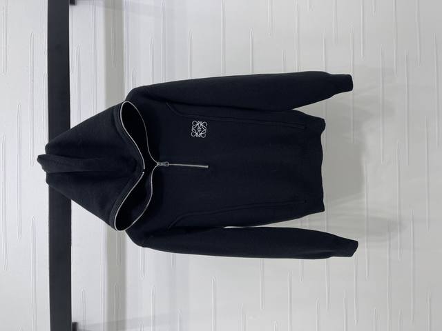 New, original, high-quality Loew* 2025 Early Fall collection! Hooded knitted lo