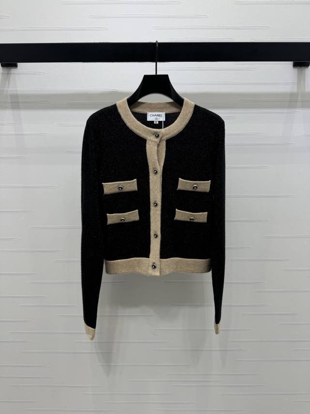 New, original, high-quality Chane* 2025 Early Fall collection! Crew-neck knitte