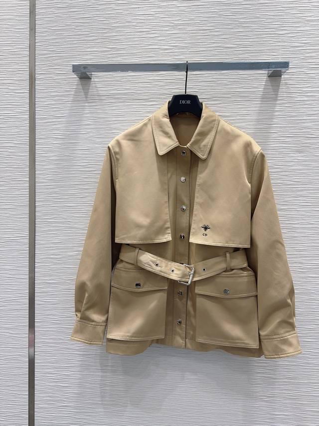 Christian Dio*'s new 2025Fw trench coat features a classic British-inspired desi