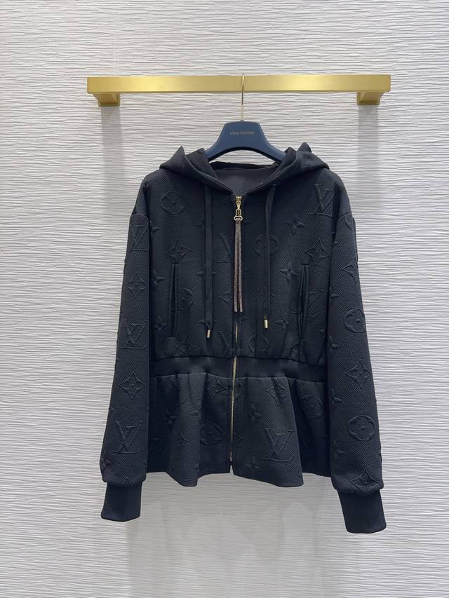 Louis Vuitt*On 2025Fw new suit with a waisted hooded sweatshirt. There's no reas