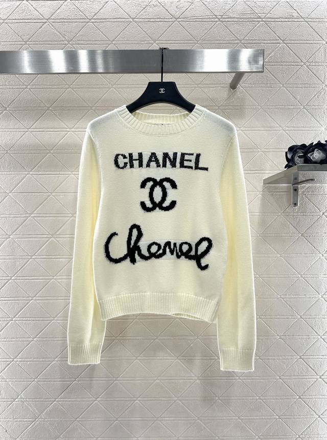 Chane* 2025 New Arrivals Loose-Fit Knit Top with Letter Logo. Crafted from custo