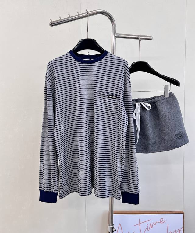 Miumiu's new contrasting striped long-sleeve shirt, new arrival for Fall/Winter