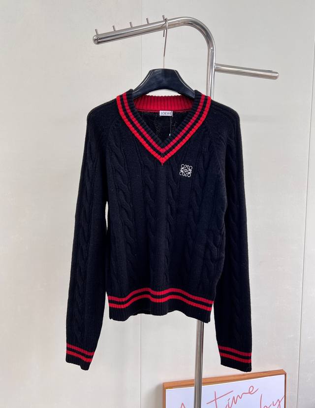 Loewe 25Fw new V-neck knit sweater... Available at the Loewe counter! This one i