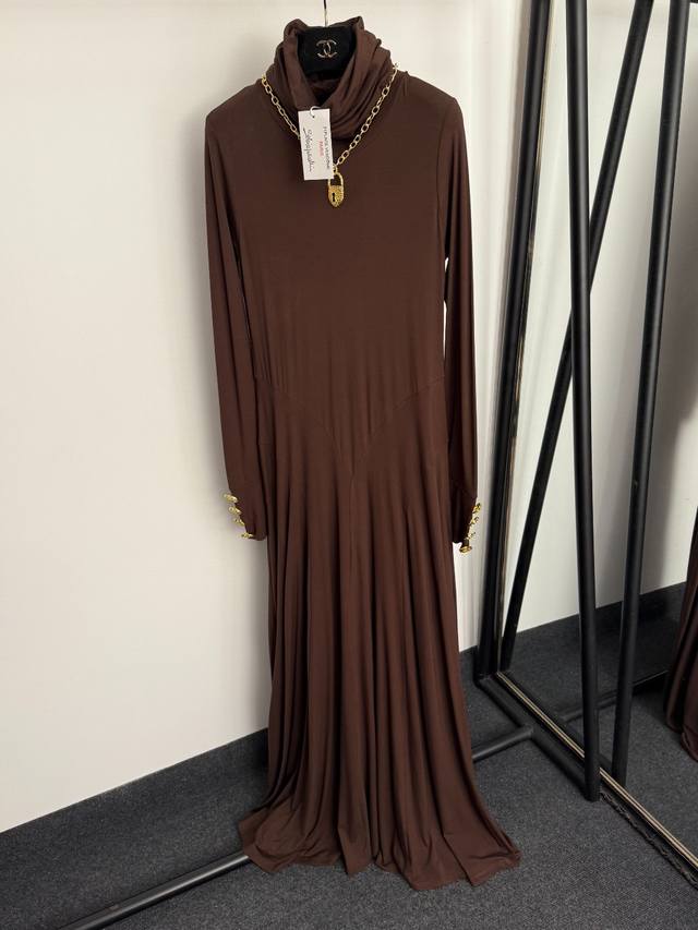 Style No. 20255821 Schiaparelli's latest custom-made gold snail cufflinks, wais