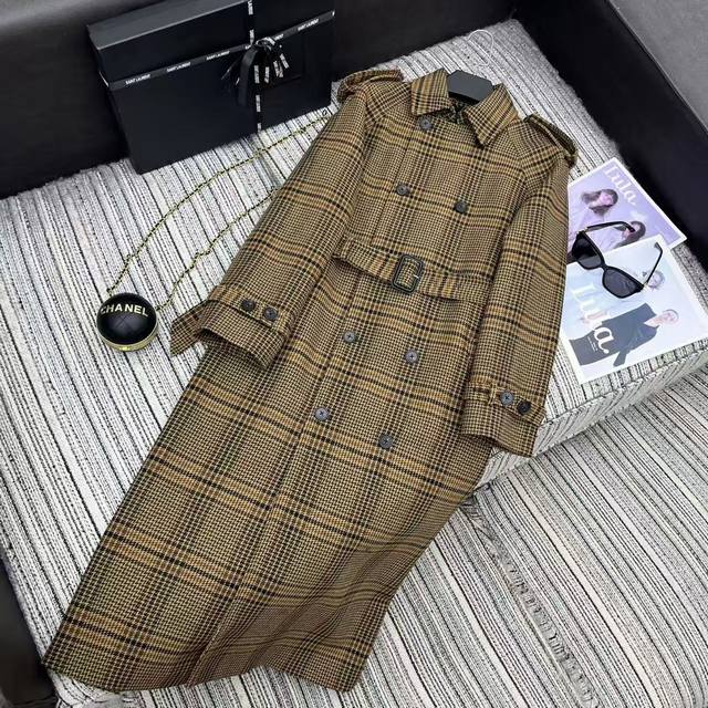 Highly recommend YSL's new houndstooth long double-breasted lapel coat from the