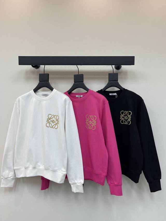 Loew*25's new early fall chain logo crewneck sweatshirt. Made from imported 450g