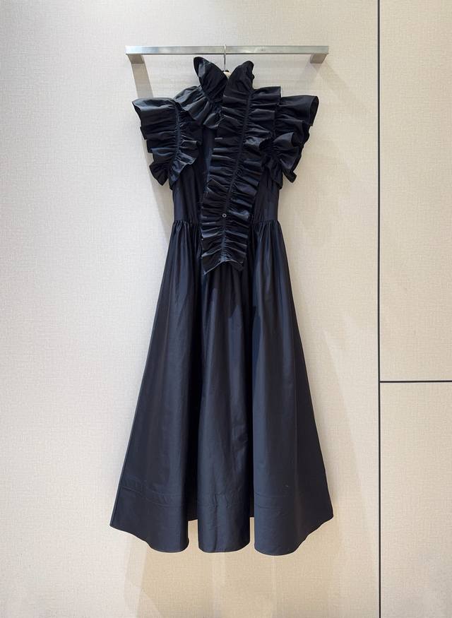 D's new product recommendation~~ A solid-color long dress with delicate ruffles