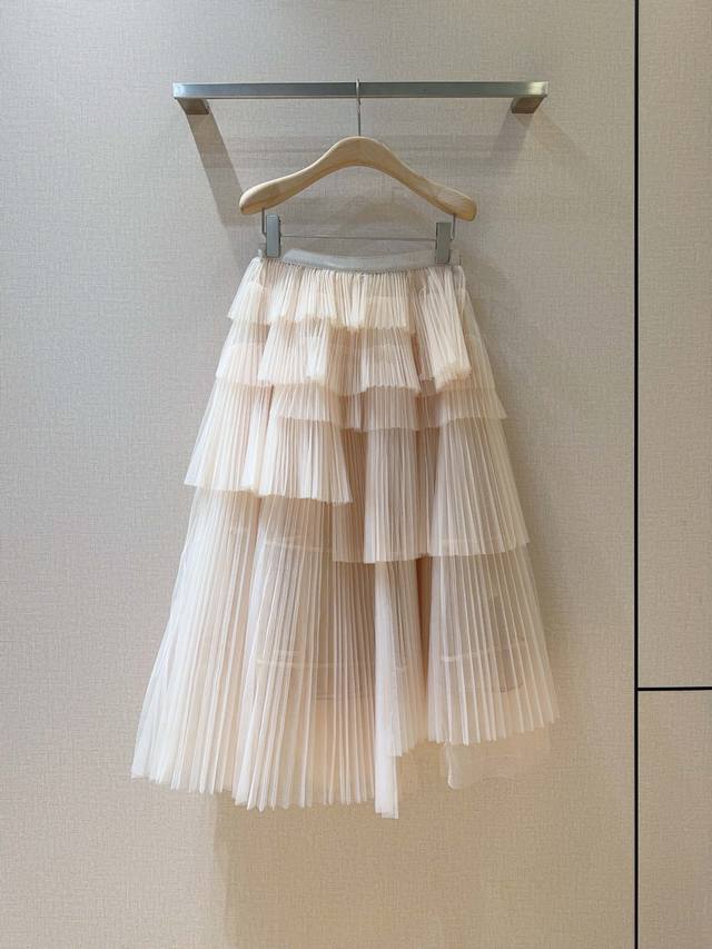 D's new versatile skirt recommendation Custom silhouette made of tulle material,