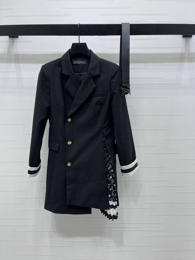 New, original, high-quality Louis Vui*Ton 2025 Early Fall collection! Pleated t