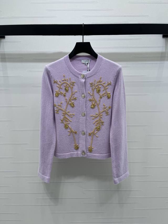 New, original, high-quality Chane* 2025 Early Fall collection! Round-neck embro