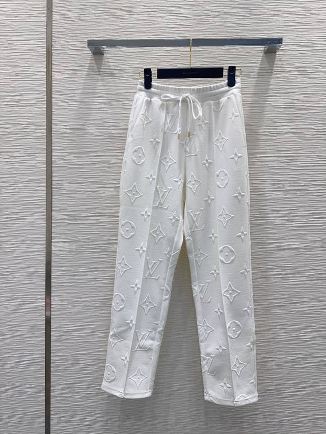 Louis Vuitt*On 2025Fw new trousers are cool and stylish. The three-dimensional l