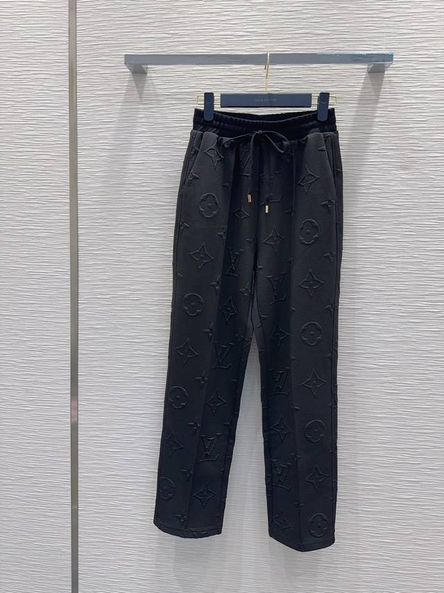 Louis Vuitt*On 2025Fw new trousers are cool and stylish. The three-dimensional l