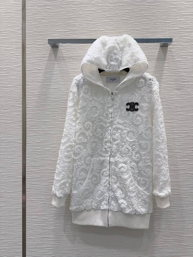 Celin* 2025Fw new coat with water-soluble lace. Understated at first glance, it'
